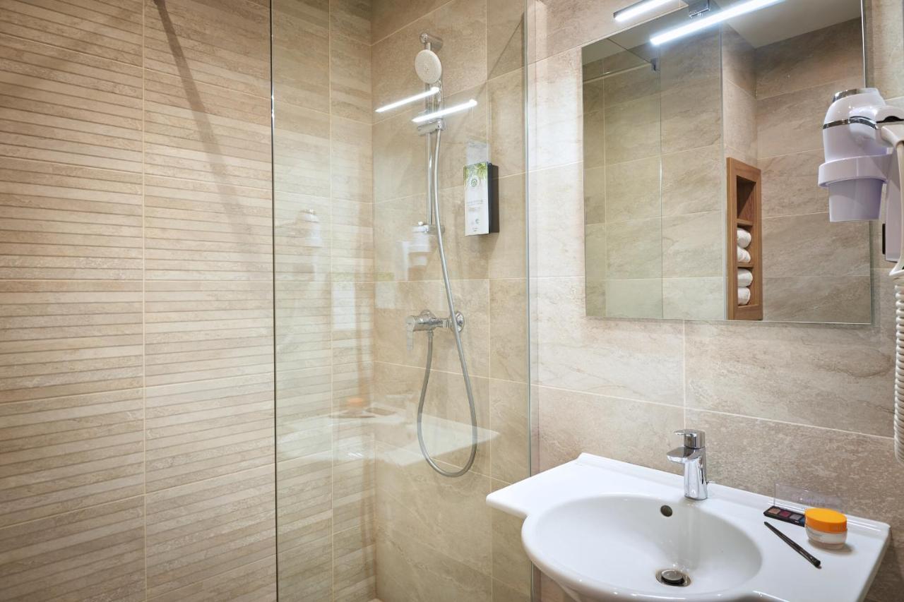 Kyriad Hotel 3*